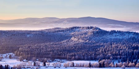 39078354-mountain-forrest-horizon-at-winter-time-in-purple-colour-of-sunrise-panorama-poland-europe